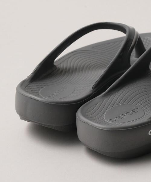 OOFOS（ウーフォス）の「【WEB限定】＜OOFOS(ウーフォス)＞ oolala（サンダル・レディース・ダークグレー/ブラック/ベージュ/ホワイト・23cm/24cm/25cm）」の16枚目の写真