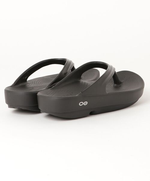OOFOS（ウーフォス）の「【WEB限定】＜OOFOS(ウーフォス)＞ oolala（サンダル・レディース・ダークグレー/ブラック/ベージュ/ホワイト・23cm/24cm/25cm）」の5枚目の写真