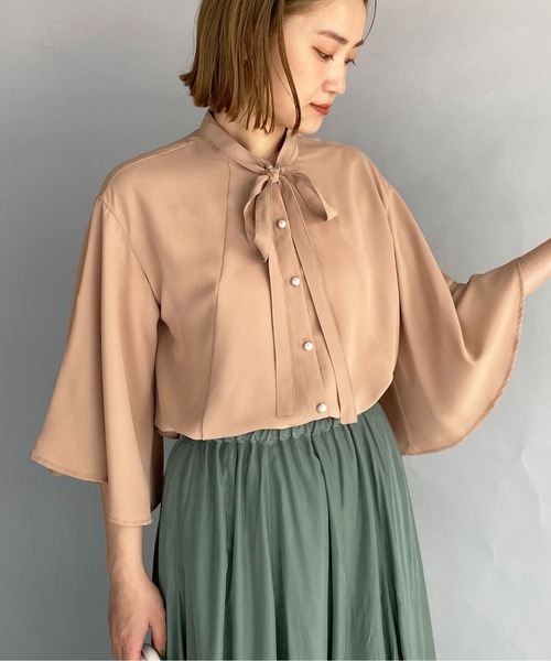 PICCIN(ピッチン)の「パールボタン2wayボウタイブラウス(シャツ/ブラウス・レディース・ブラック/ベージュ・M)」の2枚目の写真