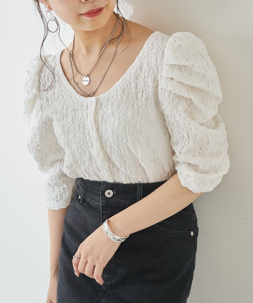 Chico（チコ）の「ジャガードパワショルトップス（Tシャツ/カットソー・レディース・ホワイト/ブラック/パープル/ピンク・FREE）」の2枚目の写真