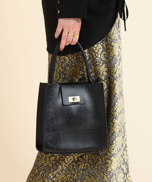 Ray BEAMS(レイビームス)の「Ray BEAMS / メタル ツイスト バッグ(トートバッグ・レディース・ブラック/ワイン・ONE SIZE)」の2枚目の写真