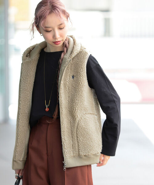 Ray BEAMS（レイビームス）の「GYMPHLEX / ボア ジップ フード ベスト（ベスト・レディース・ブラック/シルバー・14/16）」の8枚目の写真