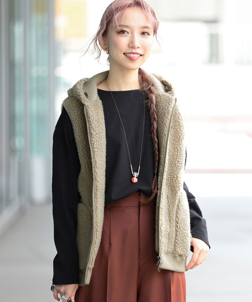 Ray BEAMS（レイビームス）の「GYMPHLEX / ボア ジップ フード ベスト（ベスト・レディース・ブラック/シルバー・14/16）」の6枚目の写真