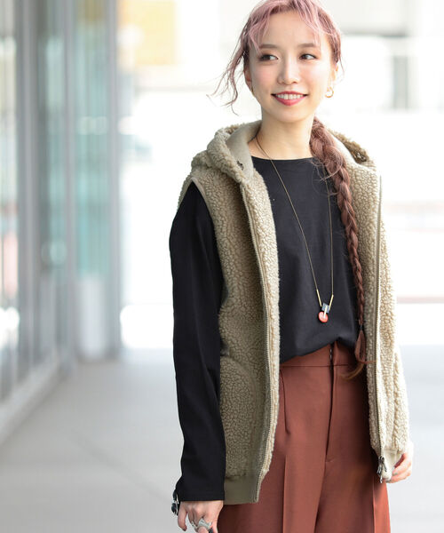 Ray BEAMS（レイビームス）の「GYMPHLEX / ボア ジップ フード ベスト（ベスト・レディース・ブラック/シルバー・14/16）」の5枚目の写真