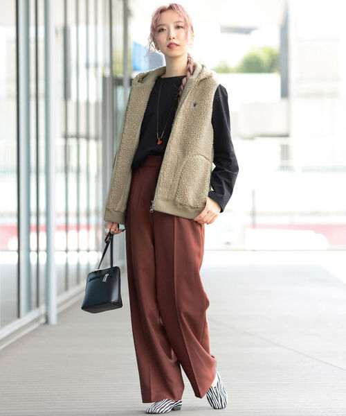 Ray BEAMS（レイビームス）の「GYMPHLEX / ボア ジップ フード ベスト（ベスト・レディース・ブラック/シルバー・14/16）」の4枚目の写真