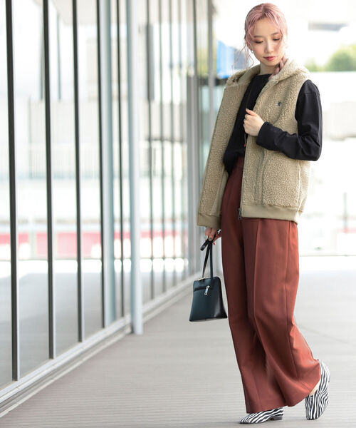 Ray BEAMS（レイビームス）の「GYMPHLEX / ボア ジップ フード ベスト（ベスト・レディース・ブラック/シルバー・14/16）」の9枚目の写真