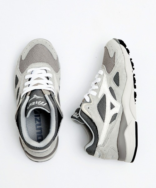 MIZUNO SPORTS STYLE（ミズノスポーツスタイル）の「SKY MEDAL（スニーカー・メンズ・ライトグレー/ダークグレー/マスタード・23.5cm/24.5cm/25.5cm/26.5cm/27.5cm/24.0cm/25.0cm/26.0cm/27.0cm/28.0cm/29.0cm/23.0cm）」の5枚目の写真