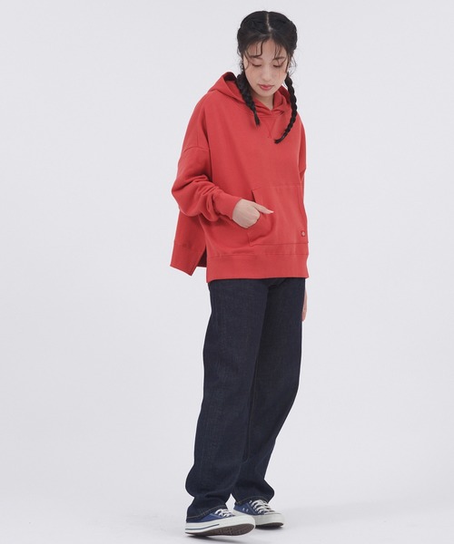 Dickies(ディッキーズ)の「Dickies/ディッキーズ 裏毛ガゼット バックプリント ワイドプルパーカー(パーカー・レディース・オレンジ/ブラック/ホワイト・L/M)」の12枚目の写真