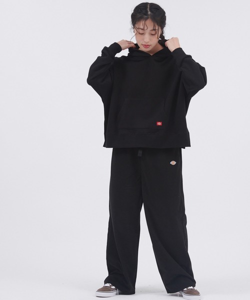 Dickies(ディッキーズ)の「Dickies/ディッキーズ 裏毛ガゼット バックプリント ワイドプルパーカー(パーカー・レディース・オレンジ/ブラック/ホワイト・L/M)」の8枚目の写真