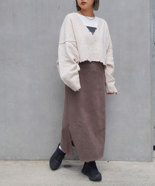 179/WG（イチナナキュウダブルジー）の「Vネックダメージニット（Tシャツ/カットソー・レディース・オフホワイト/ブラック/サックスブルー・FREE）」の5枚目の写真