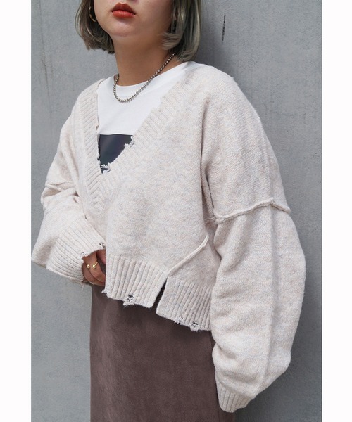 179/WG（イチナナキュウダブルジー）の「Vネックダメージニット（Tシャツ/カットソー・レディース・オフホワイト/ブラック/サックスブルー・FREE）」の13枚目の写真