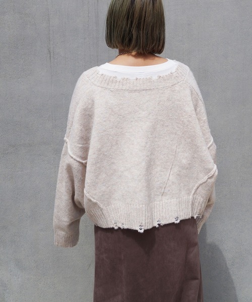 179/WG（イチナナキュウダブルジー）の「Vネックダメージニット（Tシャツ/カットソー・レディース・オフホワイト/ブラック/サックスブルー・FREE）」の22枚目の写真