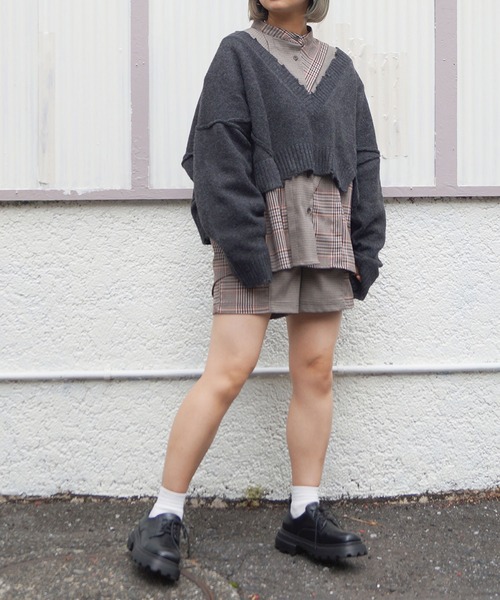 179/WG（イチナナキュウダブルジー）の「Vネックダメージニット（Tシャツ/カットソー・レディース・オフホワイト/ブラック/サックスブルー・FREE）」の11枚目の写真