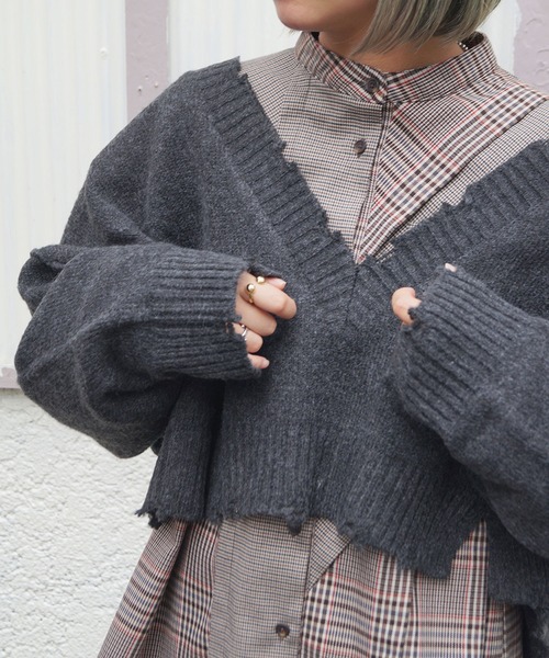 179/WG（イチナナキュウダブルジー）の「Vネックダメージニット（Tシャツ/カットソー・レディース・オフホワイト/ブラック/サックスブルー・FREE）」の9枚目の写真