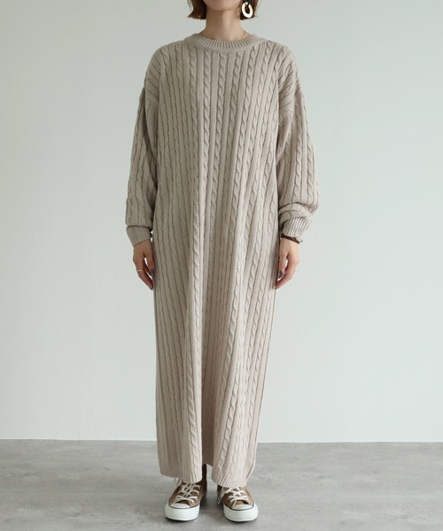 reca（レカ）の「ケーブル編みニットロングワンピース（ワンピース・レディース・チャコールグレー/ラベンダー/グレイッシュベージュ・FREE）」の8枚目の写真