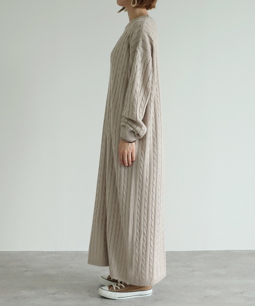 reca（レカ）の「ケーブル編みニットロングワンピース（ワンピース・レディース・チャコールグレー/ラベンダー/グレイッシュベージュ・FREE）」の9枚目の写真
