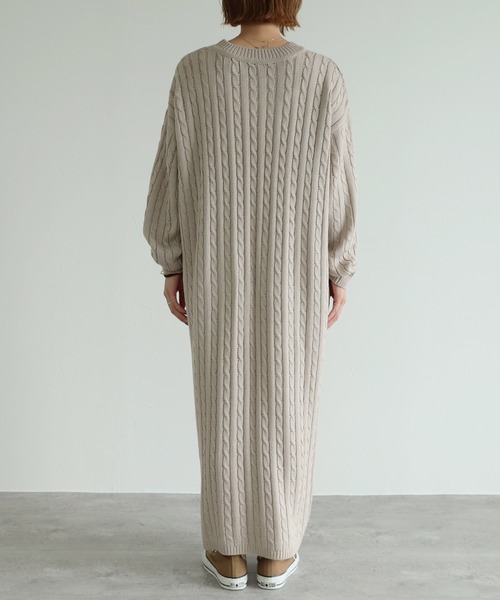 reca（レカ）の「ケーブル編みニットロングワンピース（ワンピース・レディース・チャコールグレー/ラベンダー/グレイッシュベージュ・FREE）」の10枚目の写真