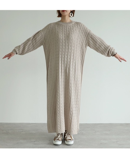 reca（レカ）の「ケーブル編みニットロングワンピース（ワンピース・レディース・チャコールグレー/ラベンダー/グレイッシュベージュ・FREE）」の11枚目の写真