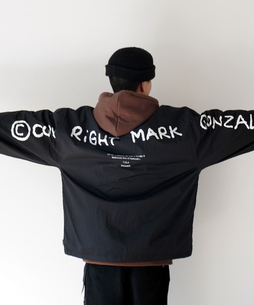 Mark Gonzales(マーク・ゴンザレス)の「【 Mark Gonzales / マークゴンザレス 】 BIG LOGO コーチジャケット(ナイロンジャケット・メンズ・ブラック・M/L)」の2枚目の写真