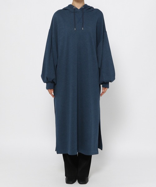 PAGEBOY（ページボーイ）の「ボリュームスリーブパーカーワンピース（ワンピース・レディース・ブラック/ブラウン系その他/グリーン系その他・FREE）」の4枚目の写真