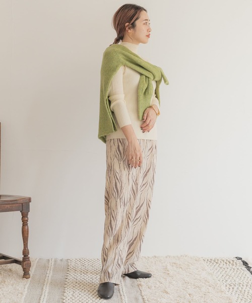 ITEMS URBANRESEARCH（アイテムズ アーバンリサーチ）の「ウォッシャブルハイネックリブニット（ニット/セーター・レディース・グレー系その他/ブラック/モカ/オフホワイト/ダークブラウン・FREE）」の10枚目の写真