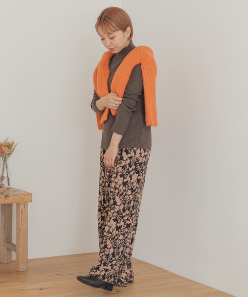 ITEMS URBANRESEARCH（アイテムズ アーバンリサーチ）の「ウォッシャブルハイネックリブニット（ニット/セーター・レディース・グレー系その他/ブラック/モカ/オフホワイト/ダークブラウン・FREE）」の19枚目の写真