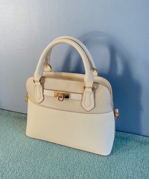 ANY SIS（エニィスィス）の「レディーユースブガッティ バッグ（ショルダーバッグ・レディース・ブラック系/ベージュ系/アイボリー系・2）」の3枚目の写真