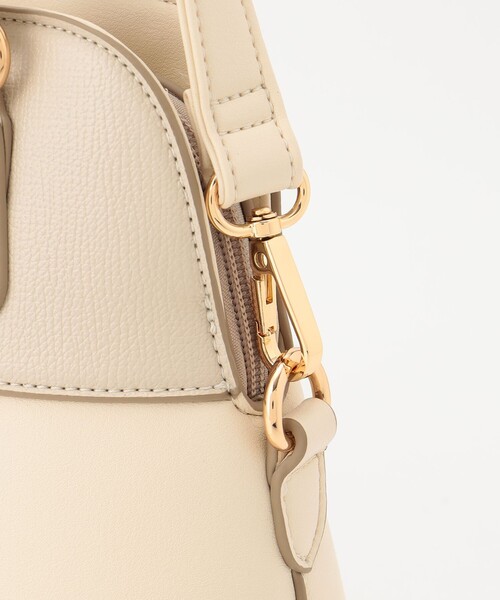 ANY SIS（エニィスィス）の「レディーユースブガッティ バッグ（ショルダーバッグ・レディース・ブラック系/ベージュ系/アイボリー系・2）」の19枚目の写真