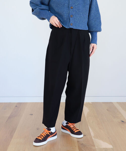 BEAMS BOY(ビームスボーイ)の「BEAMS BOY / 2プリーツ テトロン レーヨン ブラッシュド パンツ(スラックス・レディース・ブラック/ベージュ・ONE SIZE)」の4枚目の写真