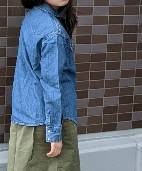 Lee（リー）の「Lee/リー キッズ　ライトオンスデニムルーズフィットウェスタンシャツ（シャツ/ブラウス・キッズ・インディゴブルー・130cm/140cm/150cm）」の5枚目の写真