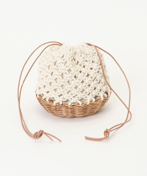 LBC（エルビーシー）の「Carmelina カメルリーナ 柳マクラメ巾着バッグ（ハンドバッグ・レディース・オフホワイト・FREE）」の2枚目の写真