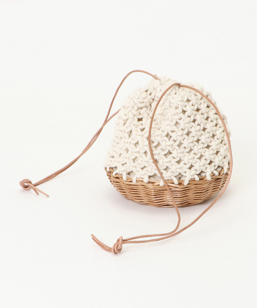 LBC（エルビーシー）の「Carmelina カメルリーナ 柳マクラメ巾着バッグ（ハンドバッグ・レディース・オフホワイト・FREE）」の3枚目の写真