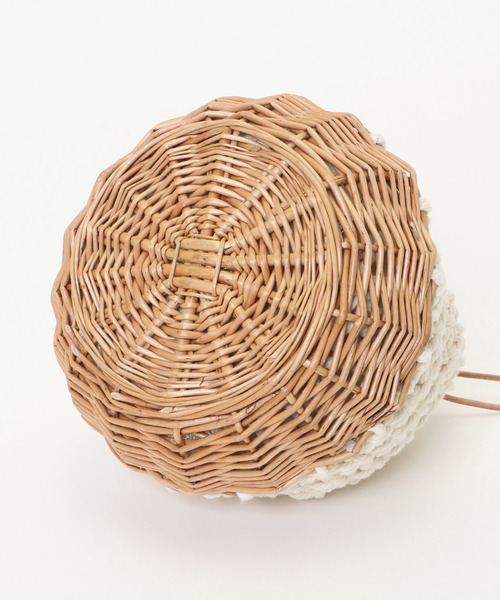 LBC（エルビーシー）の「Carmelina カメルリーナ 柳マクラメ巾着バッグ（ハンドバッグ・レディース・オフホワイト・FREE）」の5枚目の写真