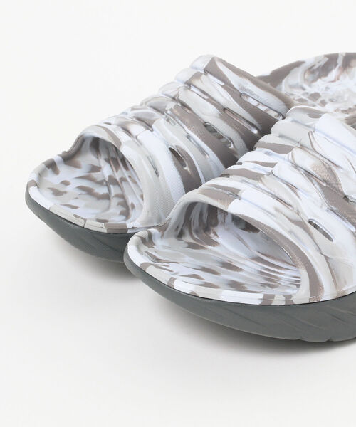 HOKA（ホカ）の「HOKA / ORA RECOVERY SLIDE SWIRL（サンダル
