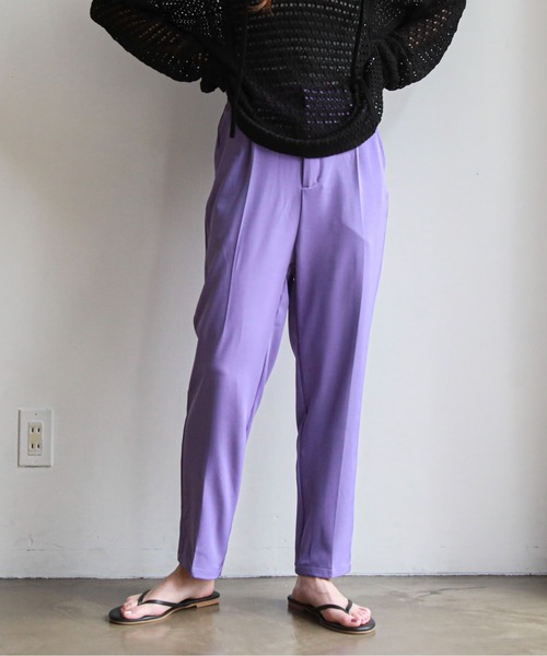 feepur（フェピュール）の「テーパードカラータックパンツ（スラックス・レディース・ブラック/パープル/グレー/ピンク/イエロー/アイボリー・SMALL/MEDIUM）」の7枚目の写真