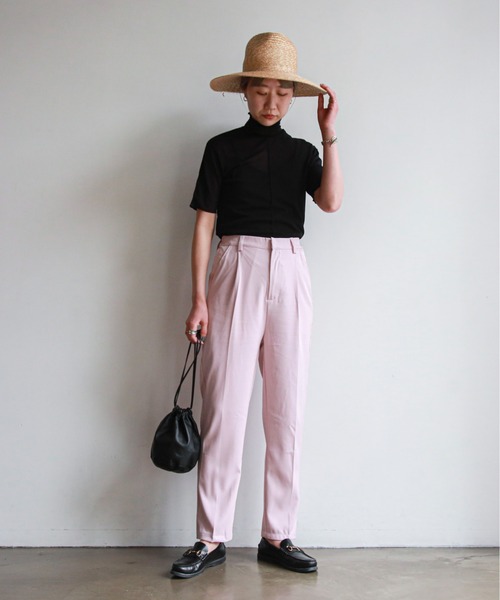 feepur（フェピュール）の「テーパードカラータックパンツ（スラックス・レディース・ブラック/パープル/グレー/ピンク/イエロー/アイボリー・SMALL/MEDIUM）」の9枚目の写真