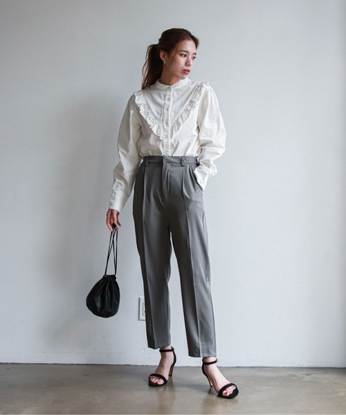 feepur（フェピュール）の「テーパードカラータックパンツ（スラックス・レディース・ブラック/パープル/グレー/ピンク/イエロー/アイボリー・SMALL/MEDIUM）」の18枚目の写真