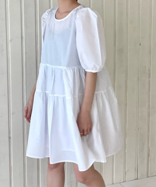 GIMME GIMME（ギミーギミー）の「【GIMME GIMME】Tiered dress gimw22s016（ワンピース・レディース・ブラック/ホワイト・M/S）」の2枚目の写真