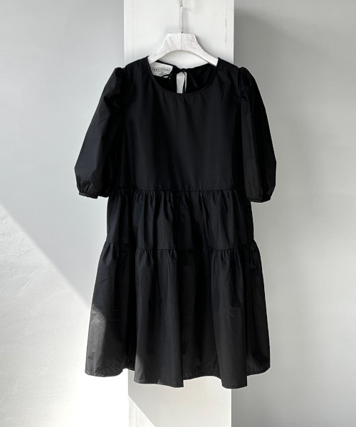 GIMME GIMME（ギミーギミー）の「【GIMME GIMME】Tiered dress gimw22s016（ワンピース・レディース・ブラック/ホワイト・M/S）」の18枚目の写真