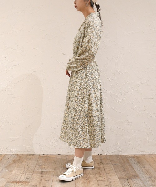 sango（sango）の「デシン小花柄プリントパイピング開襟ワンピース（ワンピース・レディース・ベージュ/グリーン/ブラック・FREE）」の8枚目の写真