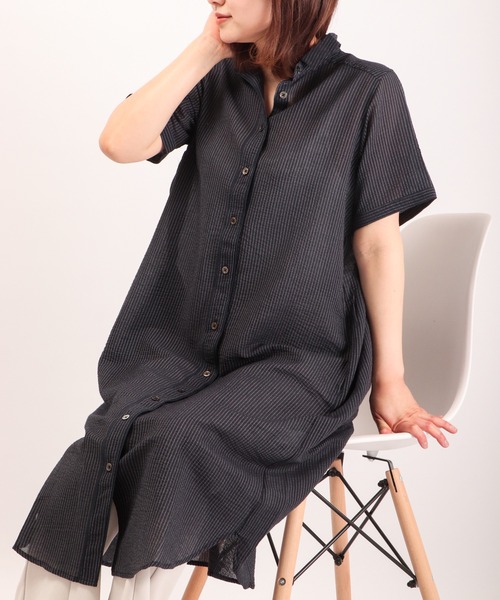 ubasoku(ウバソク)の「ubasoku 凸凹ストライプ柄 小襟 フロント部分パイピング配色 半袖ワンピース(ワンピース・レディース・ネイビー/カーキ/ストライプ・FREE)」の2枚目の写真