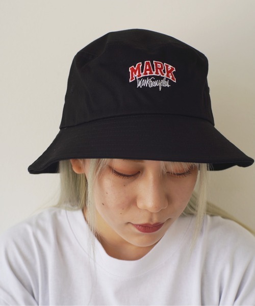 Mark Gonzales（マーク・ゴンザレス）の「【（What it isNt）ART BY MARKGONZALES / (ワットイットイズント) アートバイ マークゴンザレス 】 刺繍 バケット ハット / HAT（ハット・レディース・ホワイト/ブラック/ベージュ/ネイビー/ホワイト系その他/ブラック系その他/ベージュ系その他/ブルー系その他・FREE）」の3枚目の写真
