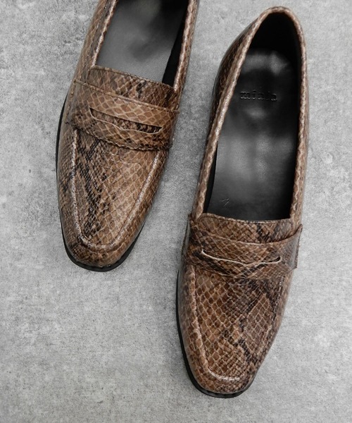 alala(アララ)の「コインローファー(ローファー・レディース・パイソン/ベージュ/キャメル/グリーン系その他/ベージュ系その他/ブラウン系その他/ブラック・LL/L/S/M)」の7枚目の写真