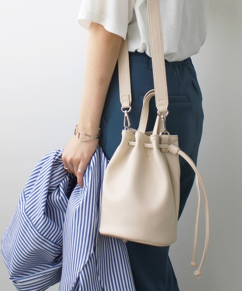 GeeRA（ジーラ）の「巾着ミニ2WAYバッグ（ハンドバッグ・レディース・ブラック/オレンジ/アイボリー/サンドグレー・FREE）」の2枚目の写真