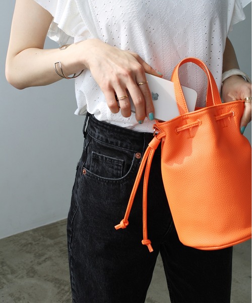 GeeRA（ジーラ）の「巾着ミニ2WAYバッグ（ハンドバッグ・レディース・ブラック/オレンジ/アイボリー/サンドグレー・FREE）」の7枚目の写真