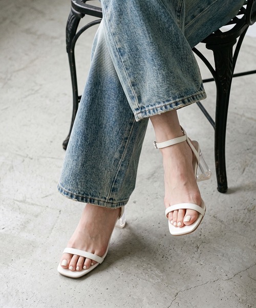 LibertyDoll（リバティードール）の「LibertyDoll アンクルストラップクリアヒールサンダル（サンダル・レディース・ホワイト/ブラック/ベージュ/グレー系その他・M/L/LL/S）」の2枚目の写真