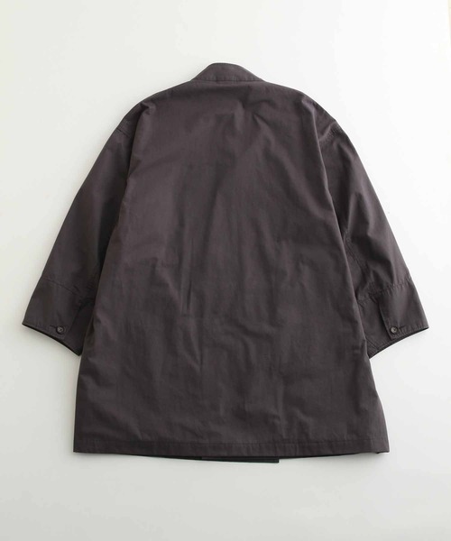ADAM ET ROPE'（アダムエロペ）の「オーバーサイズ ミドル丈 ホスピタルコート/イージーケア/ユニセックス（ステンカラーコート・メンズ・チャコールグレー/カーキ・M/L）」の4枚目の写真