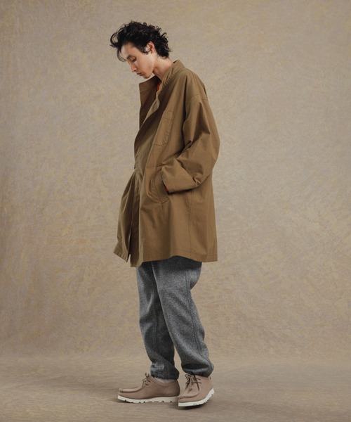 ADAM ET ROPE'（アダムエロペ）の「オーバーサイズ ミドル丈 ホスピタルコート/イージーケア/ユニセックス（ステンカラーコート・メンズ・チャコールグレー/カーキ・M/L）」の11枚目の写真