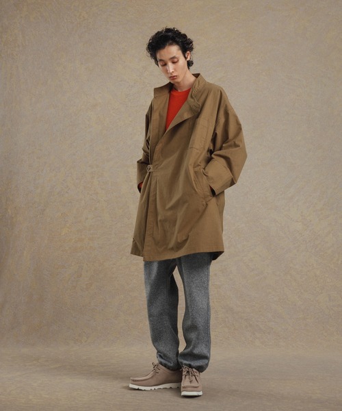 ADAM ET ROPE'（アダムエロペ）の「オーバーサイズ ミドル丈 ホスピタルコート/イージーケア/ユニセックス（ステンカラーコート・メンズ・チャコールグレー/カーキ・M/L）」の22枚目の写真
