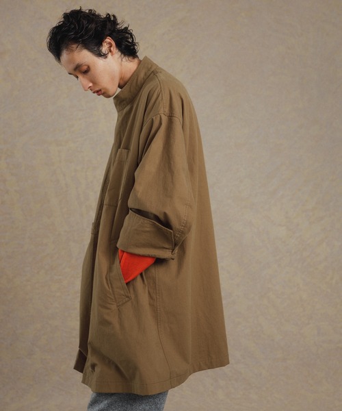 ADAM ET ROPE'（アダムエロペ）の「オーバーサイズ ミドル丈 ホスピタルコート/イージーケア/ユニセックス（ステンカラーコート・メンズ・チャコールグレー/カーキ・M/L）」の3枚目の写真